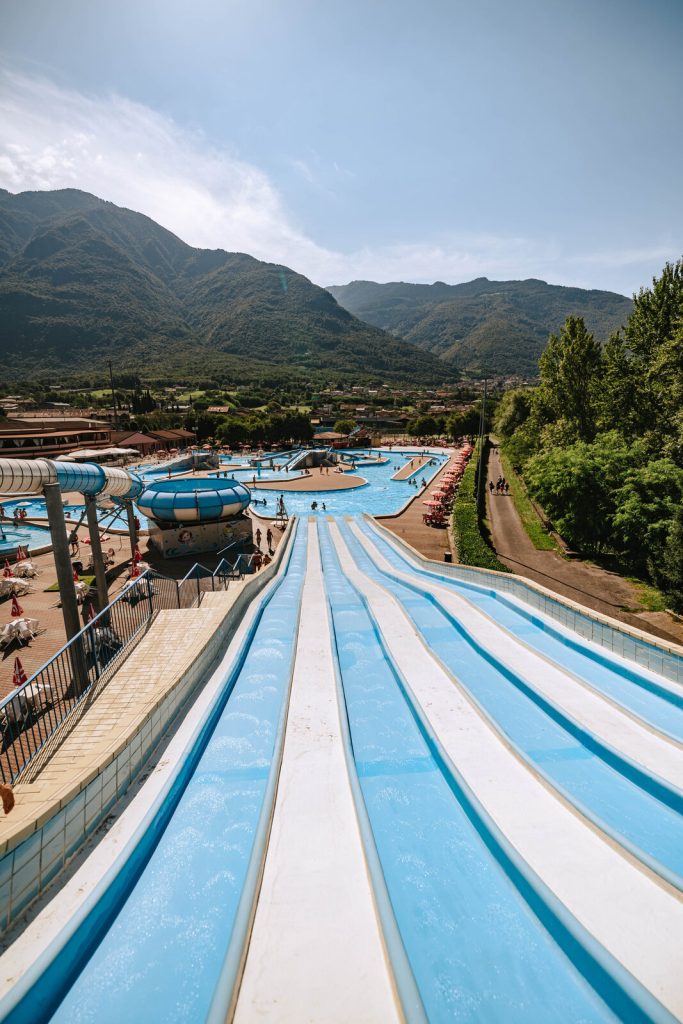 Gli scivoli a più corsie di Aquaplanet a Darfo Boario Terme