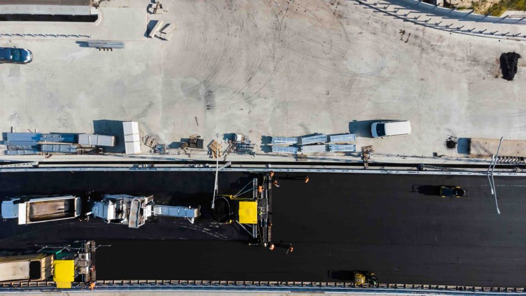 Cantiere di asfaltatura Bonzi S.p.A. ripreso dall'alto