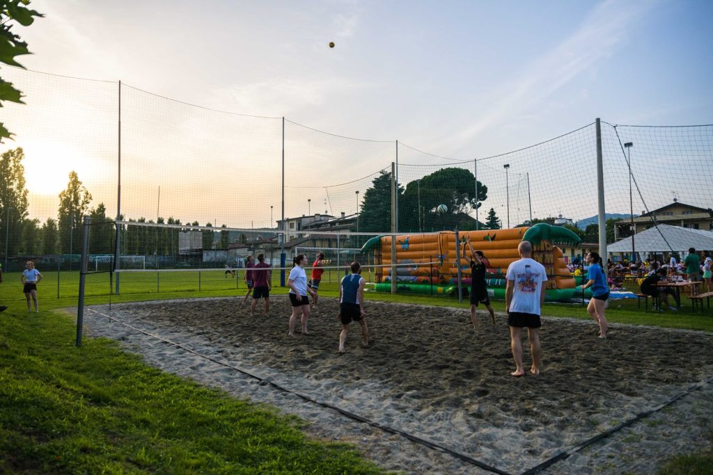 Il campo da beach volley della festa al tramonto