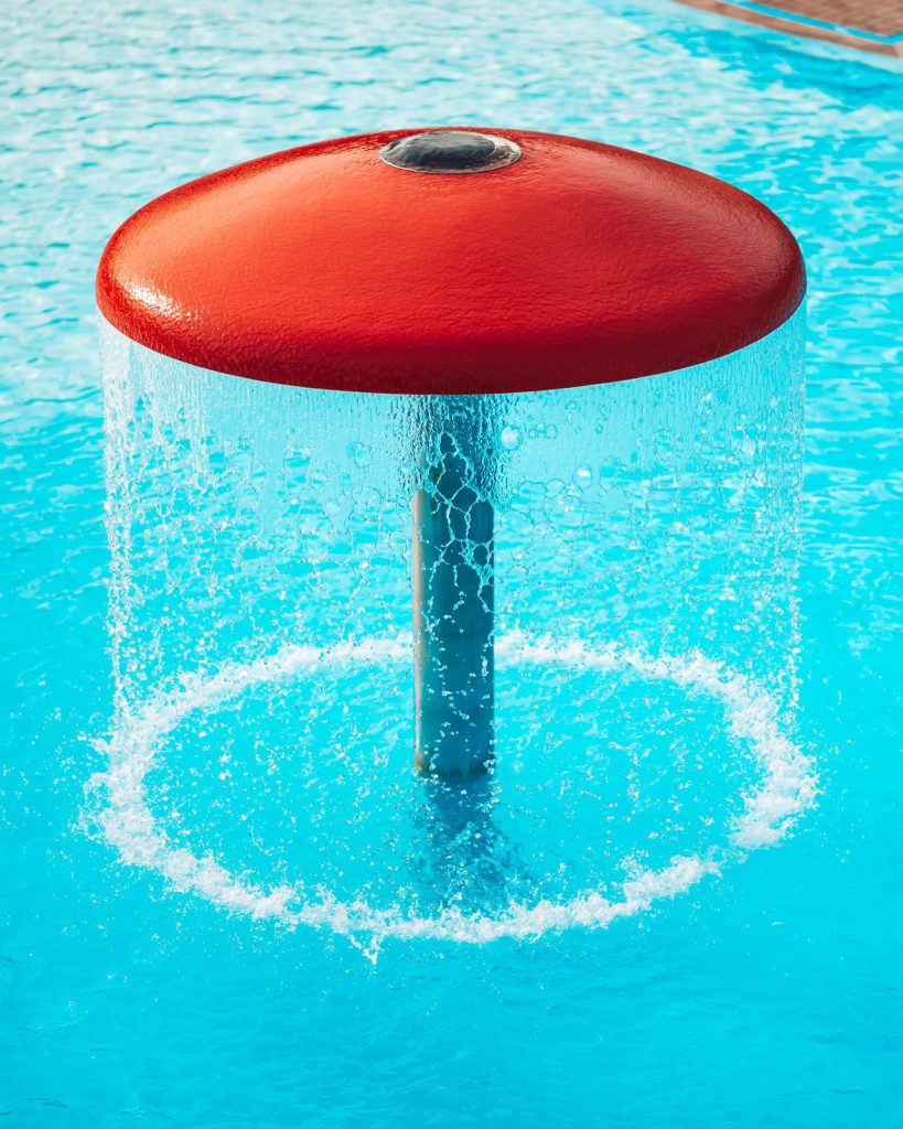 Fungo doccia a bordo piscina al Lido Iseo