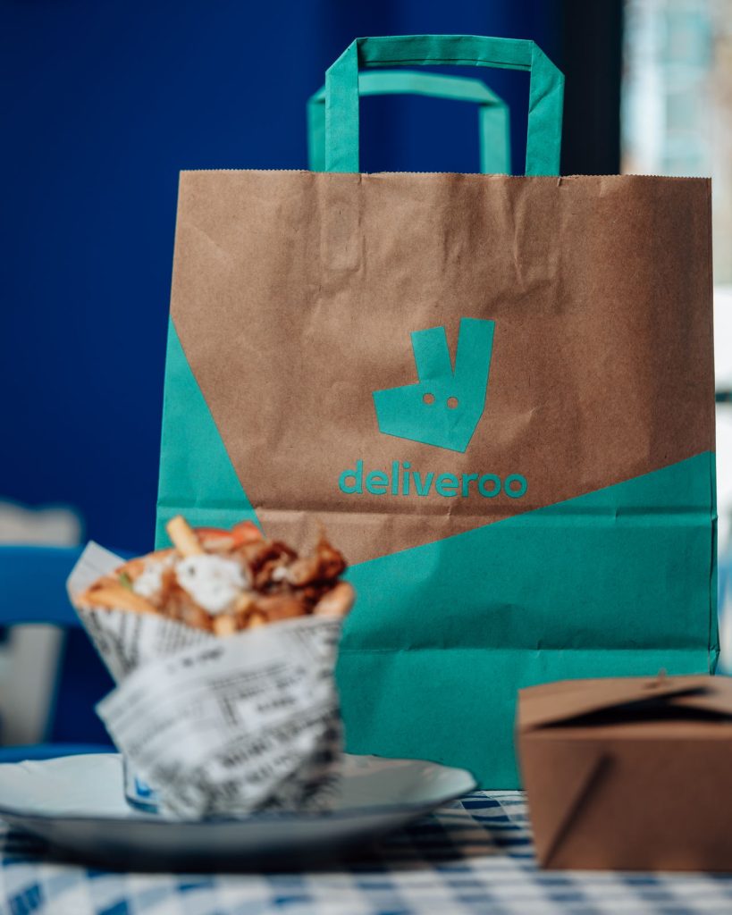 Pita gyros da asporto con sacchetto per la consegna a domicilio