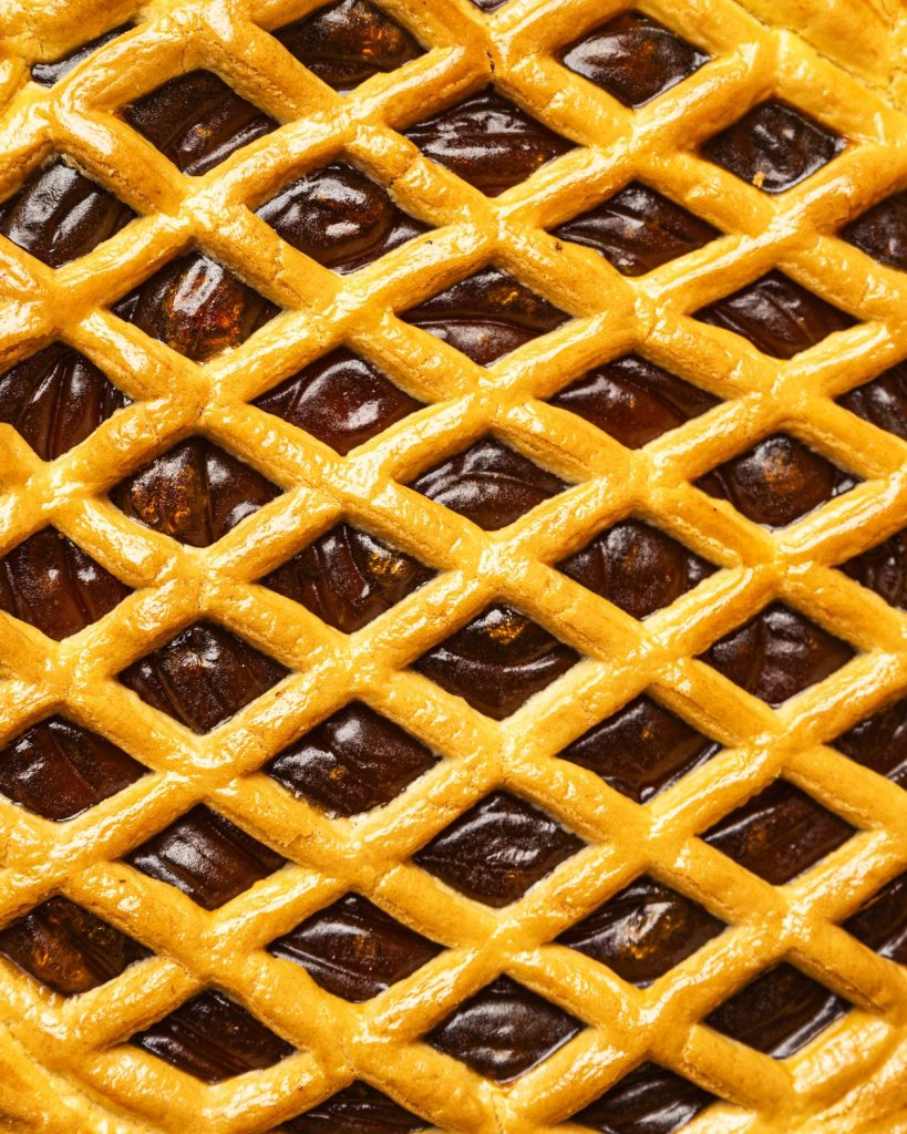 Crostata di confettura con la griglia di pasta frolla della Pasticceria Serlini