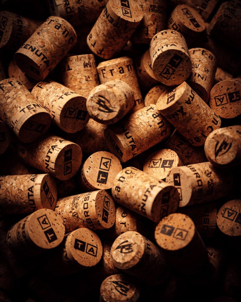 Tappi di sughero marchiati Franciacorta dopo la sboccatura
