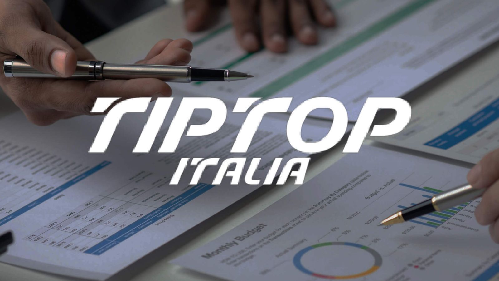 Scrivania con documenti e bollette e il marchio TipTop Italia