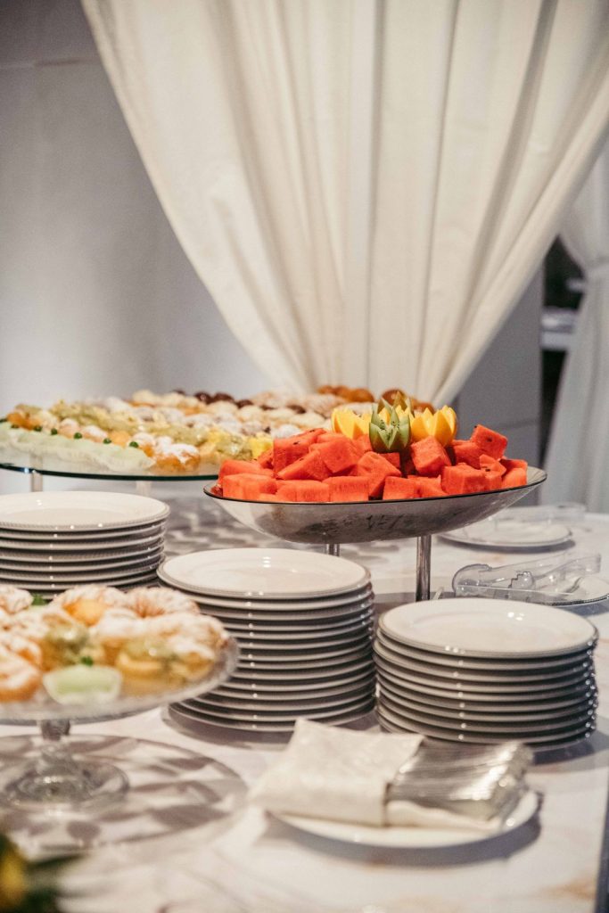 Il buffet degli antipasti allestito per gli ospiti